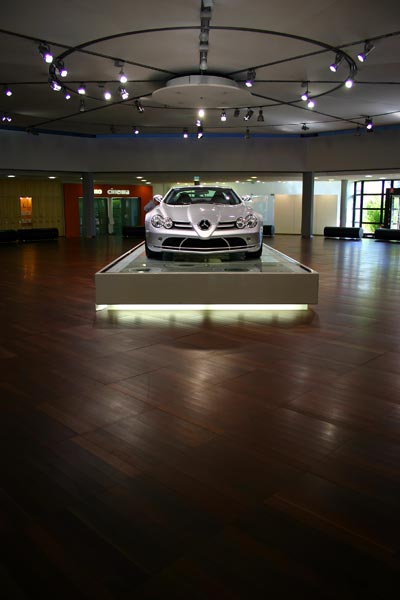 Mercedes, Showroom