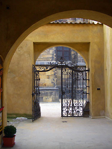 Prague, Entryways